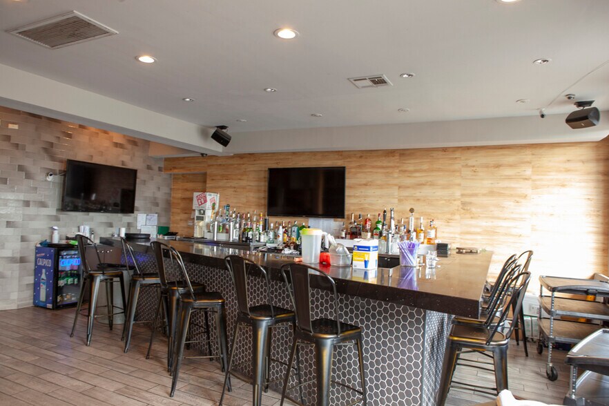 More Photos Of 16871 Beach Blvd, Huntington Beach Restaurant For Sale