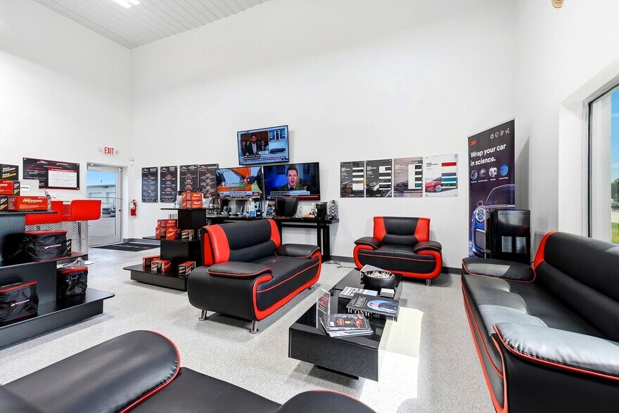 More Photos Of 12445 Collier Blvd, Naples Showroom For Sale