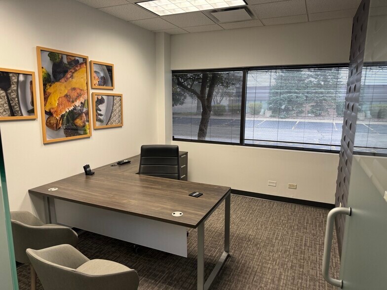 More Photos Of 2505 S Finley Rd, Lombard Office For Lease