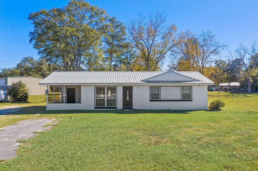 More Photos Of 1213 Main St, Chipley Office For Sale