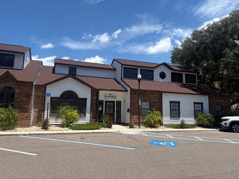 More Photos Of 6105 Memorial Hwy, Tampa Office For Lease