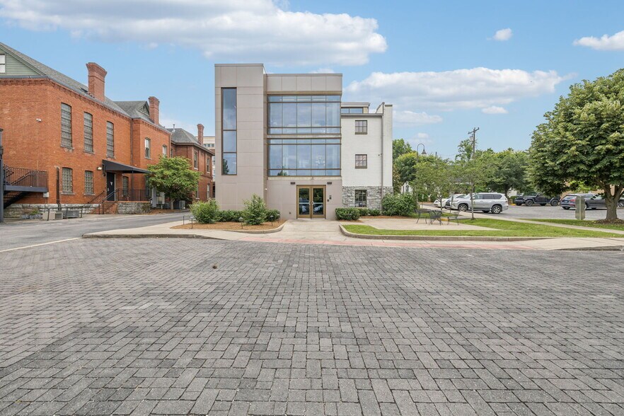 More Photos Of 112 Bridge St, Franklin Office For Sale