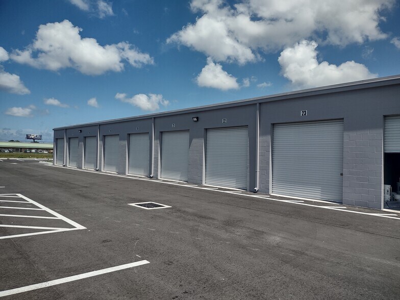 More Photos Of 8262 Ulmerton Rd, Largo Self Storage For Lease