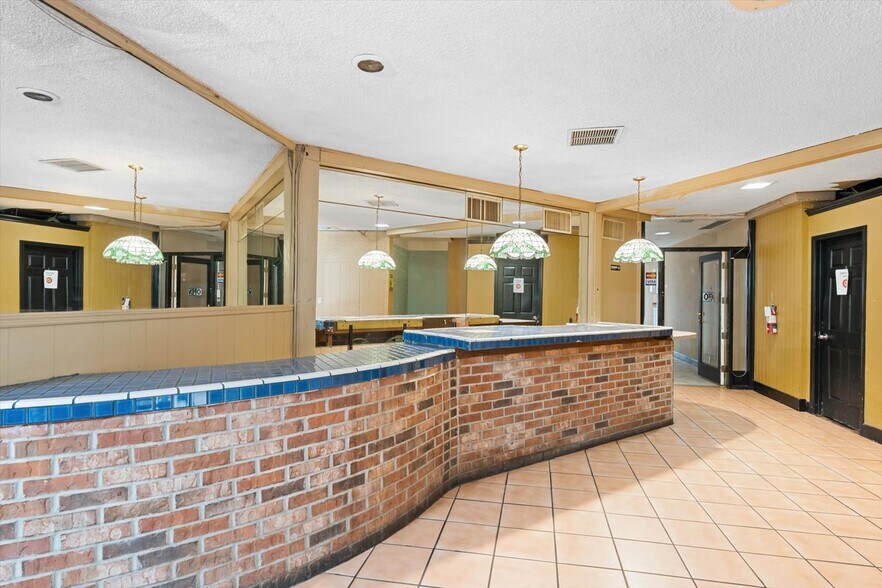 More Photos Of 510 Lane Ave S, Jacksonville Hotel For Sale