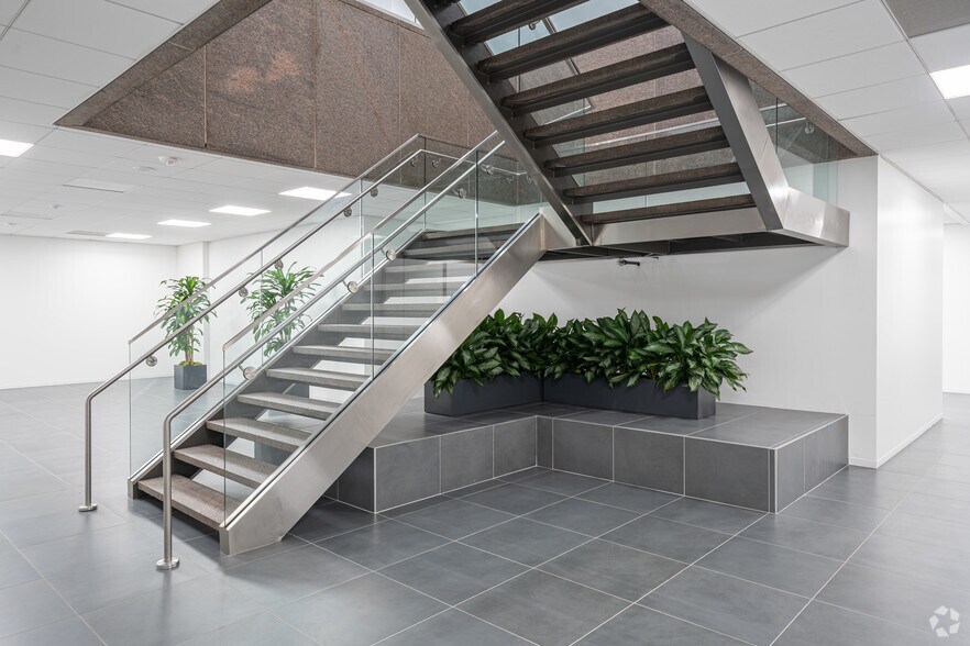 More Photos Of 3 Riverway, Houston Office For Lease