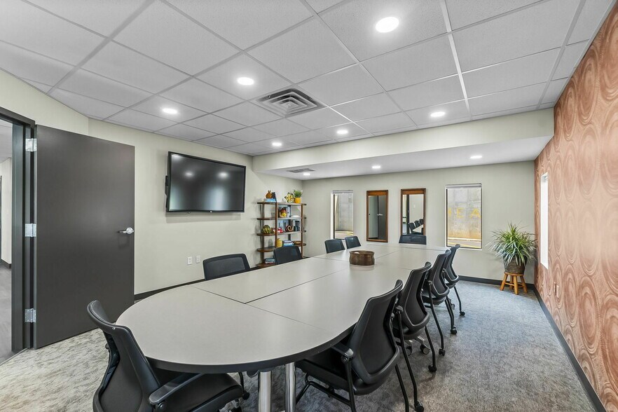 More Photos Of 1427 Thomas Dr, Cape Girardeau Coworking Space