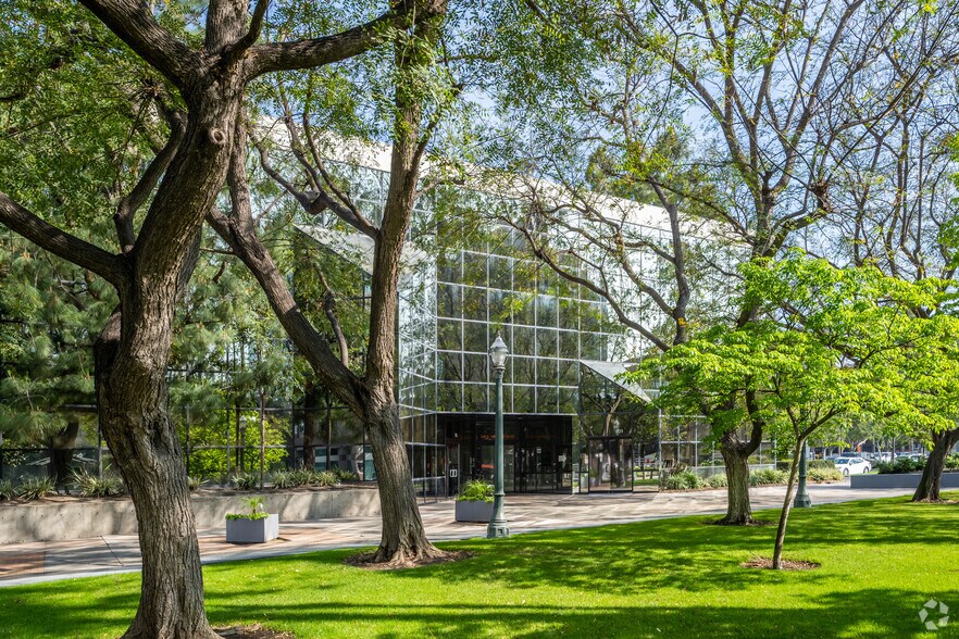 More Photos Of 100 S Anaheim Blvd, Anaheim Office For Lease
