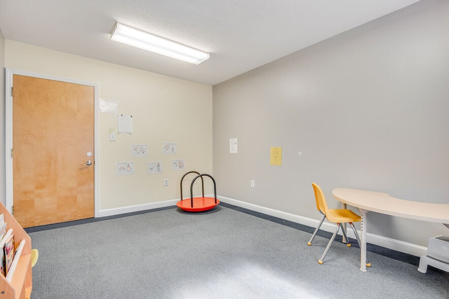 More Photos Of 217-219 Station St, Jacksonville Medical For Lease