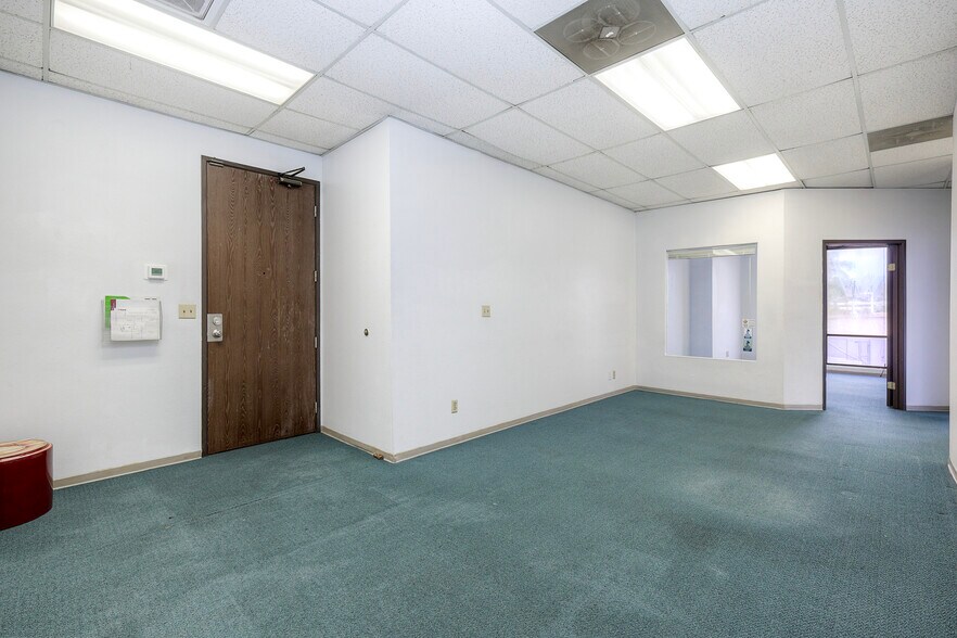 More Photos Of 5959 Mission Gorge Rd, San Diego Office For Sale