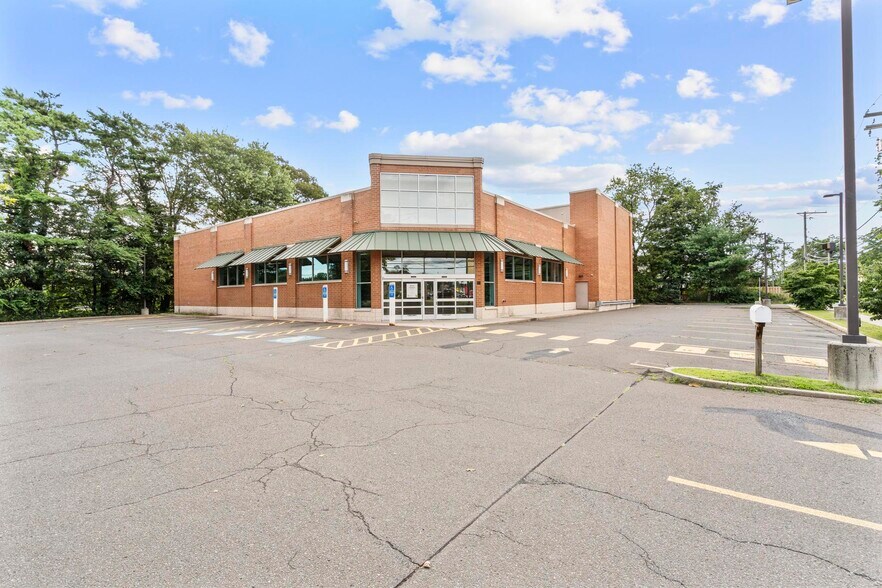 More Photos Of 1083 Boston Post Rd, Milford Drugstore For Lease