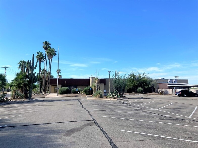 More Photos Of 6868 S Plumer Ave, Tucson Flex For Lease