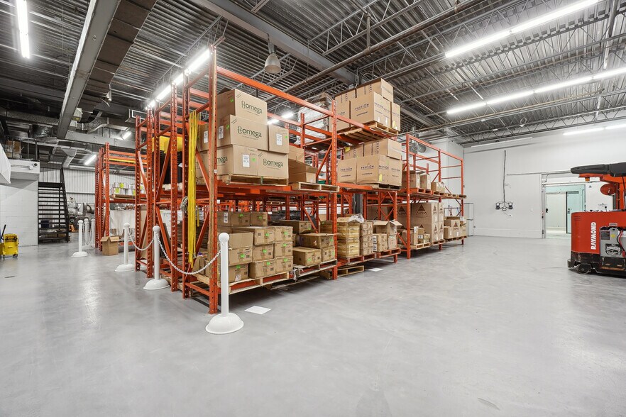 More Photos Of 500 Boul De L'aéroparc, Lachute Manufacturing For Sale