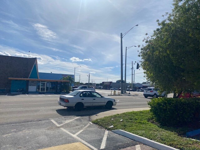 More Photos Of 4400 N Dixie Hwy, Fort Lauderdale Flex For Sale