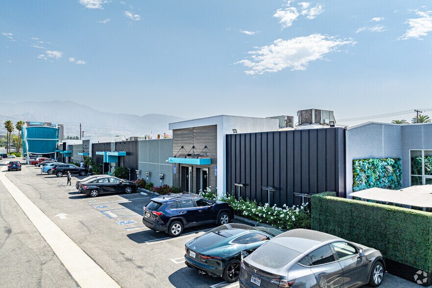 More Photos Of 217-277 S Lake St, Burbank Research And Development For Sale