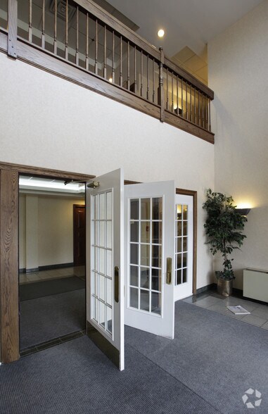 More Photos Of 2020 Front St, Cuyahoga Falls Office Residential For Lease