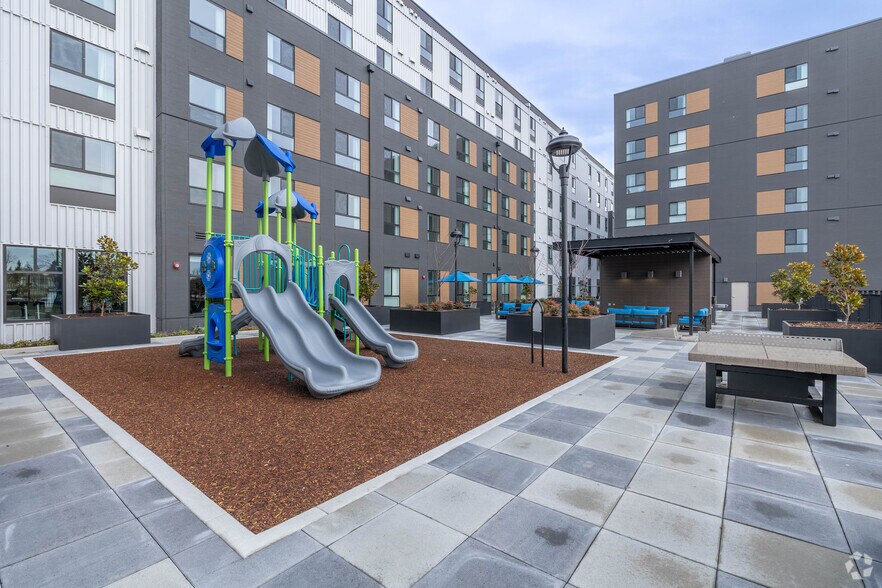 More Photos Of 12548 Lake City Way NE, Seattle Apartments For Lease