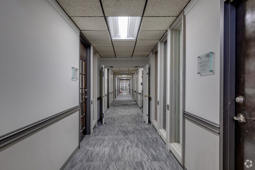 More Photos Of 4815-4821 S Sheridan Rd, Tulsa Unknown For Lease