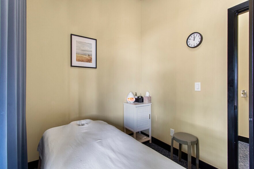 More Photos Of 15390 SW 116th Ave, Portland Medical For Sale