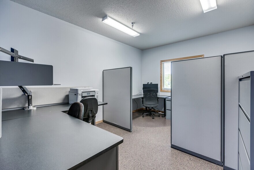 More Photos Of 2127 County Road D E, Maplewood Office For Sale