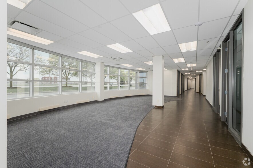 More Photos Of 2351 Upper Middle Rd E, Oakville Warehouse For Lease