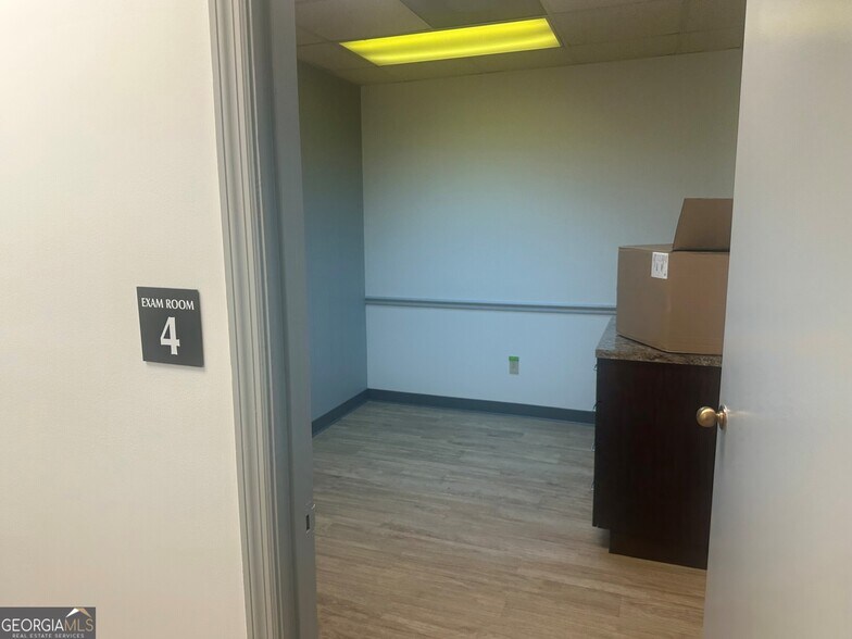 More Photos Of 670 S 8th St, Griffin Medical For Sale