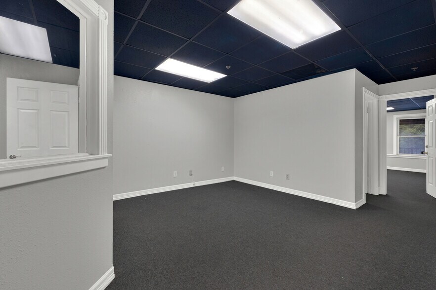More Photos Of 139 E Hopkins St, San Marcos Bar For Sale