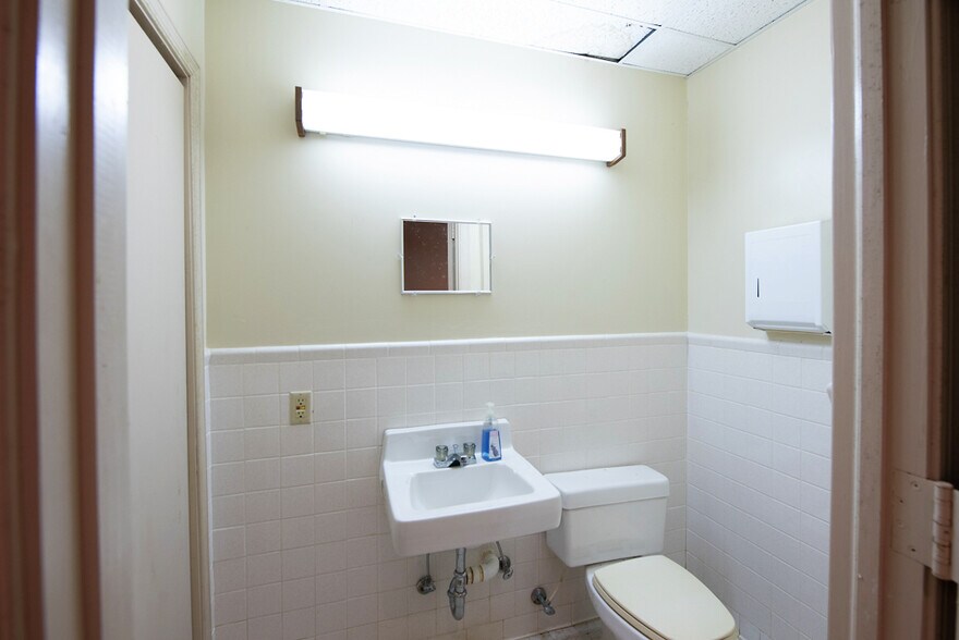 More Photos Of 493 Main St, Warsaw Medical For Sale