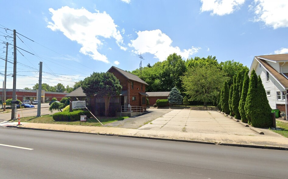 Primary Photo Of 641 E State St, Alliance Office Residential For Sale