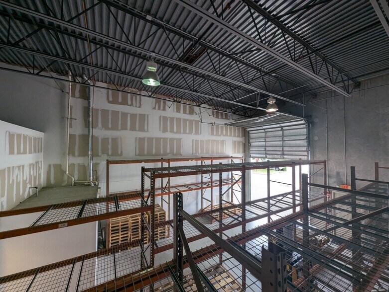 More Photos Of 585 NW Mercantile Pl, Port Saint Lucie Light Manufacturing For Sale