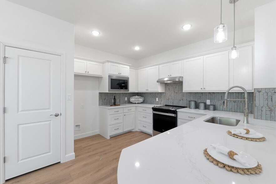 More Photos Of 200-210 Ewell st, Granbury Apartments For Sale