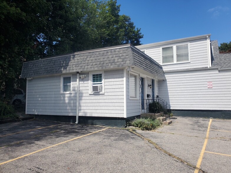 More Photos Of 580 Maple Ave, Barrington Medical For Lease