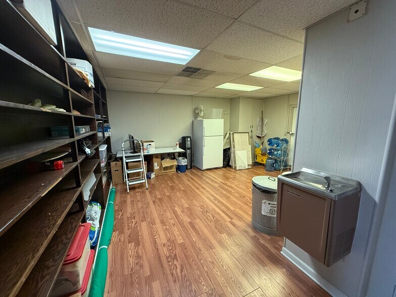 More Photos Of 3112 Plumwood St, Fort Worth Office For Sale