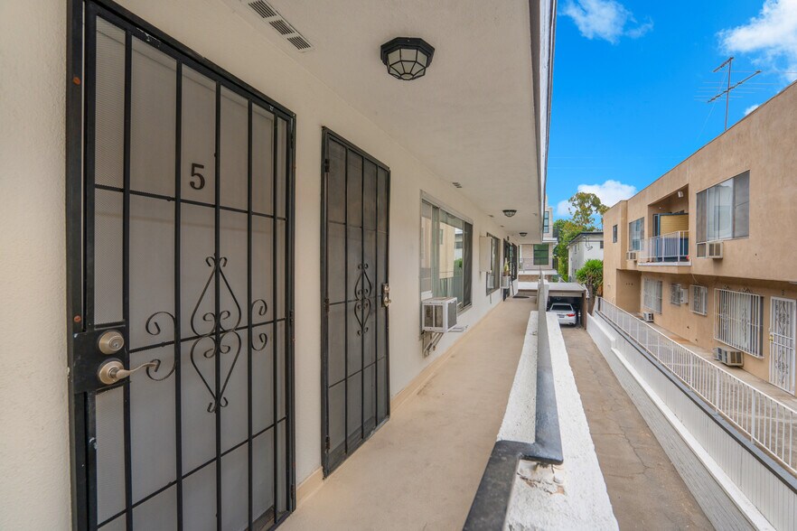 More Photos Of 1010 N Orange Grove Ave, West Hollywood Apartments For Sale