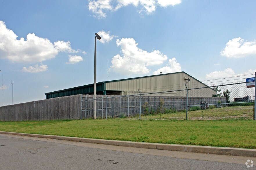 More Photos Of 9615 Broadway Ext Service Rd, Oklahoma City Auto Dealership For Lease