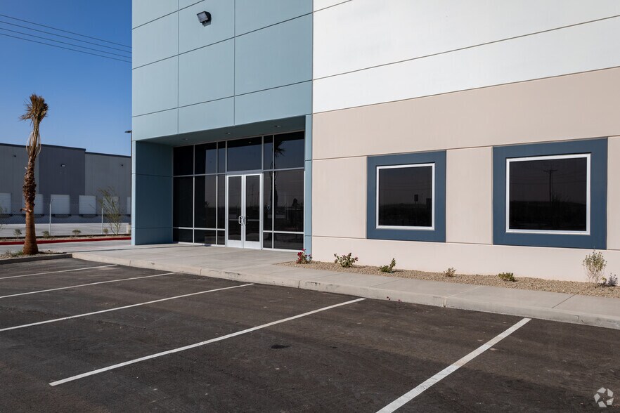 More Photos Of 1774 Pan American St, Calexico Warehouse For Lease