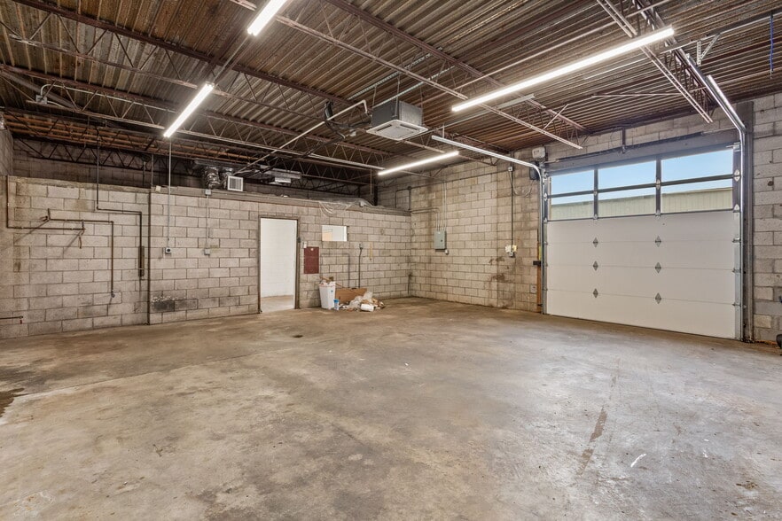 More Photos Of 1128 S Elgin Ave, Tulsa Warehouse For Lease