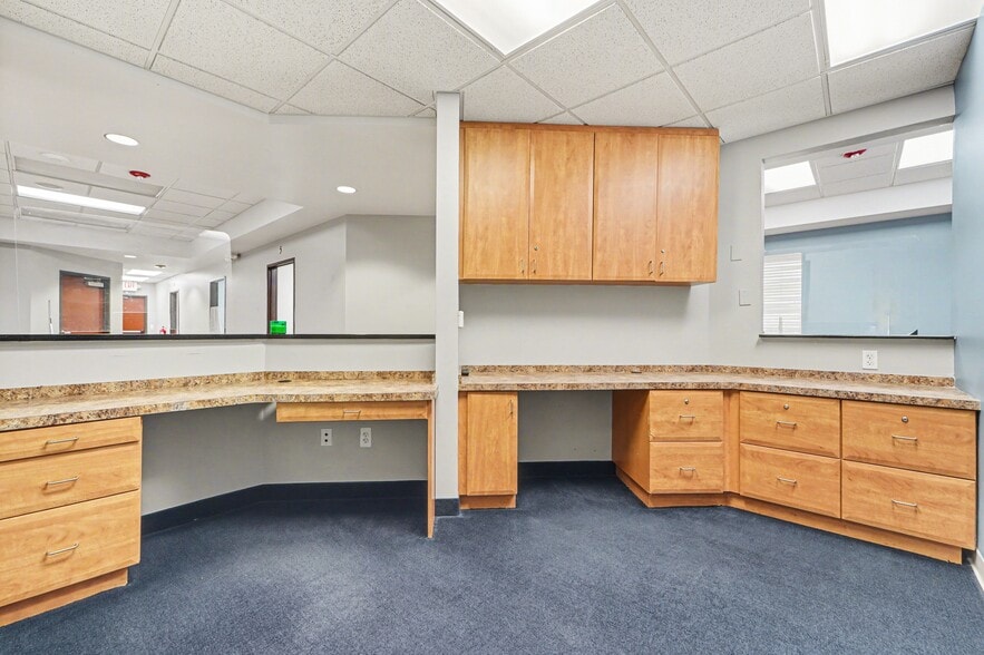 More Photos Of 2950 Crooks Rd, Rochester Hills Healthcare For Lease