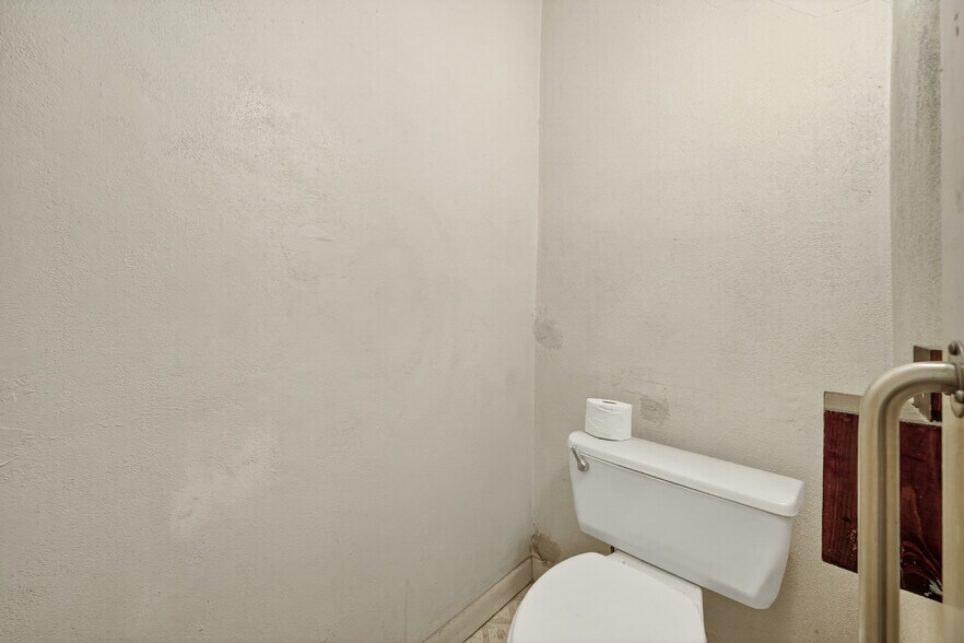 More Photos Of 360-362 Central Ave, Fillmore Storefront For Sale