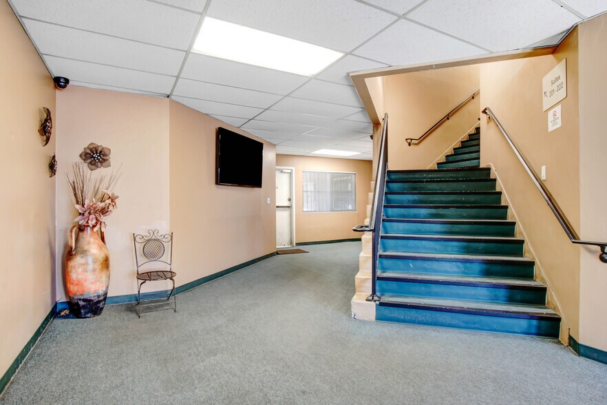 More Photos Of 8345 Reseda Blvd, Northridge Medical For Lease