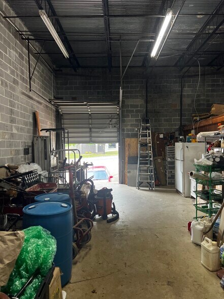 More Photos Of 220-224 38th St S, Birmingham Warehouse For Lease