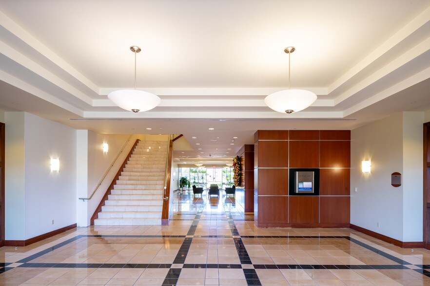 More Photos Of 5701 W Talavi Blvd, Glendale Office For Lease