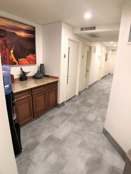 More Photos Of 14819 N Cave Creek Rd, Phoenix Office For Lease