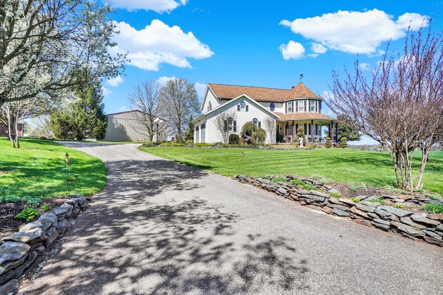 More Photos Of 2553 Roosevelt Ave, York Flex For Sale