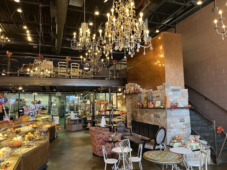 More Photos Of 294 Sunset Park Dr, Herndon Showroom For Sale