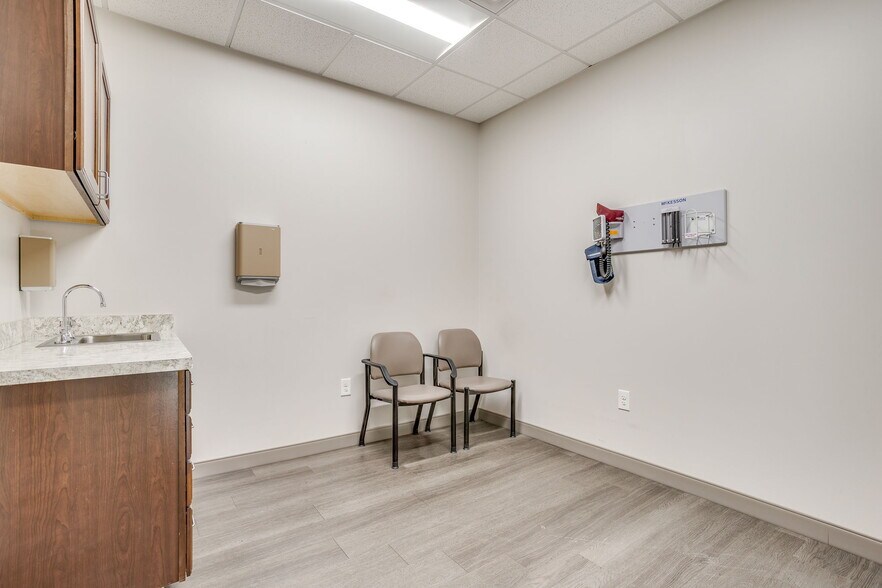 More Photos Of 2225 Vatican Ln, Dallas Medical For Sale