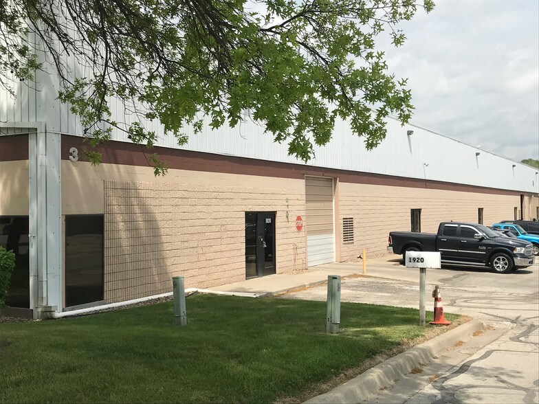 More Photos Of 1940-1958 Foxridge Dr, Kansas City Warehouse For Lease