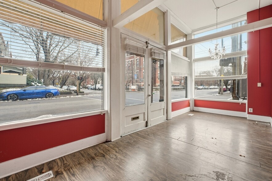 More Photos Of 1160-1164 S Brook St, Louisville Storefront Retail Office For Sale