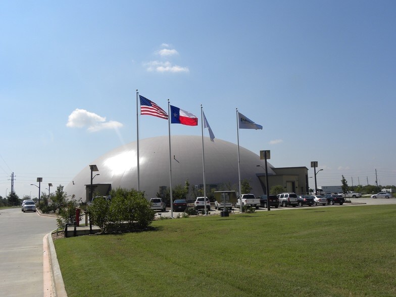 More Photos Of 3063 Outlet Center Dr, Sealy Flex For Sale