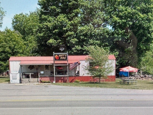 More Photos Of 269 S Main St, Lobelville Light Distribution For Sale