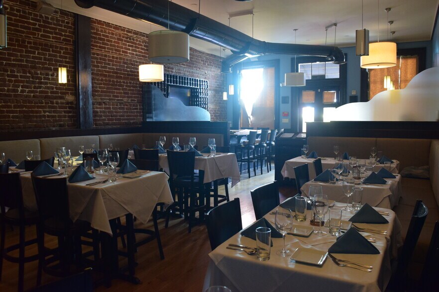 More Photos Of 309 W Congress St, Savannah Restaurant For Lease